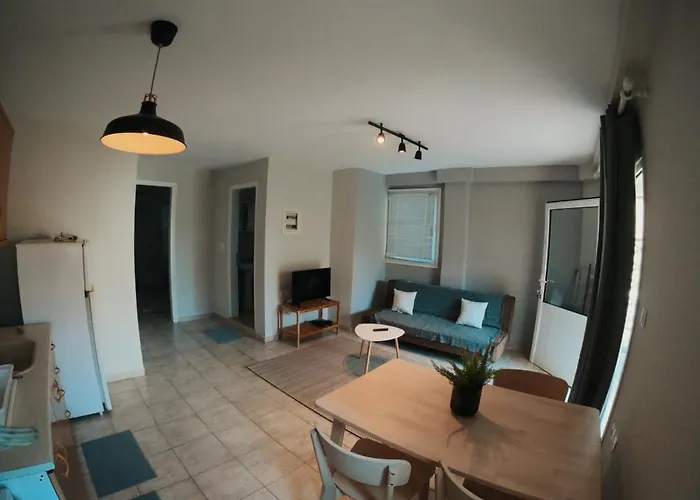 Magdalinos Appartments * Νέα Σκιώνη